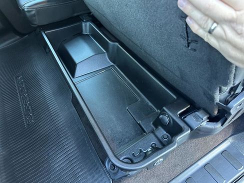 Used 2015 Ford F250 Lariat w/ Lariat Interior Package image 18