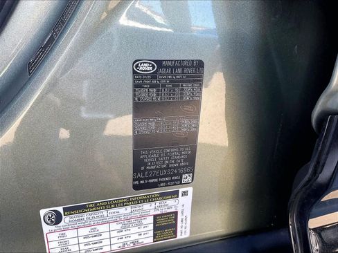 Used 2025 Land Rover Defender 110 X-Dynamic SE image 32