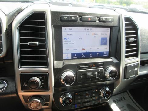Used 2020 Ford F150 Lariat w/ Equipment Group 502A Luxury AWD/4WD image 31