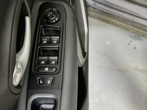 Used 2023 Jeep Renegade Latitude w/ Premium Group AWD/4WD image 18
