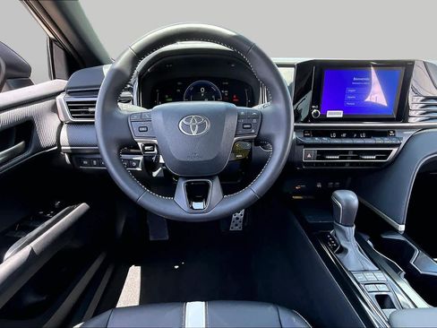 Used 2025 Toyota Camry SE w/ Convenience Package FWD image 6
