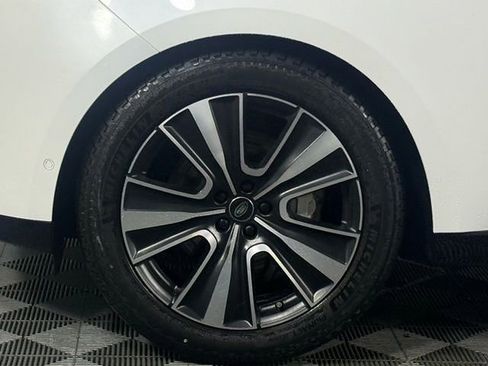 Used 2023 Land Rover Range Rover Long Wheelbase SE image 13