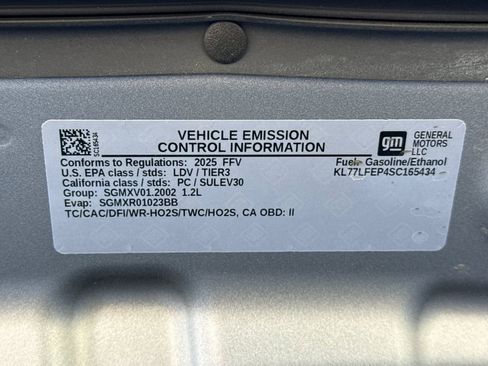 Used 2025 Chevrolet Trax LS FWD image 37