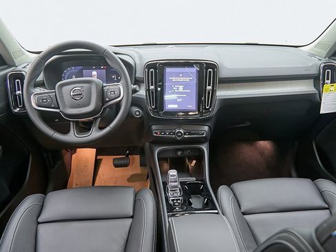 New 2025 Volvo XC40 B5 Plus w/ Climate Package image 18