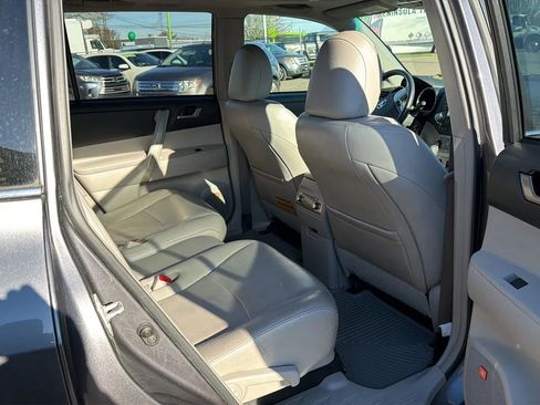 Used 2012 Toyota Highlander SE image 14