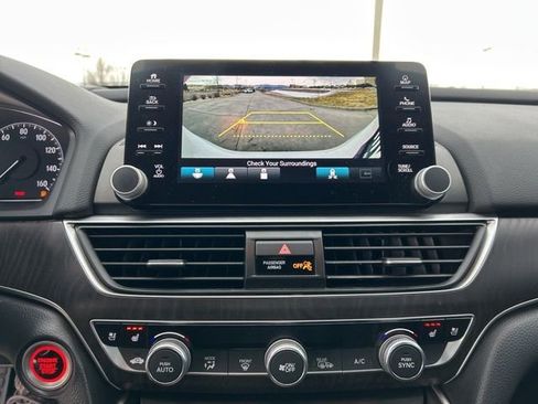 Used 2019 Honda Accord Touring image 18