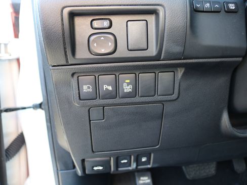 Used 2016 Lexus ES 350 w/ Luxury Package w/Wood Trim image 18