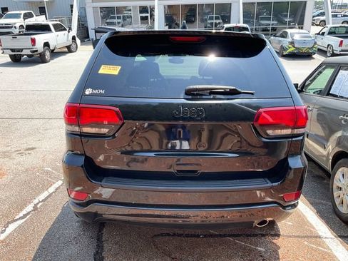 Used 2020 Jeep Grand Cherokee Altitude RWD image 6