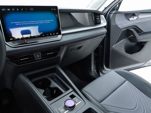 New 2025 Volkswagen Tiguan SE image 23