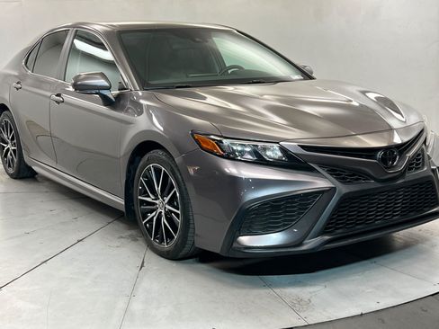 Used 2024 Toyota Camry SE FWD image 7