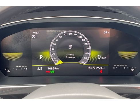 Used 2023 Volkswagen Tiguan SE R-Line FWD image 38