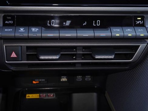 Used 2025 Toyota Camry SE image 17