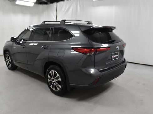 Used 2020 Toyota Highlander XLE image 7