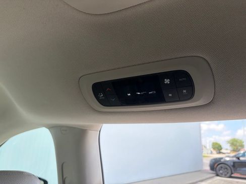 Used 2020 Chrysler Pacifica Touring-L Plus FWD image 32