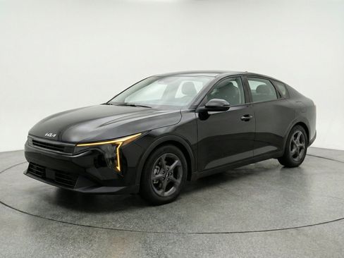 Used 2025 Kia K4 FWD image 3