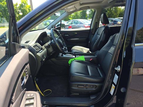 Used 2020 Honda Pilot Touring image 6