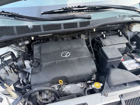 Used 2011 Toyota Sienna XLE w/ XLE Navigation Pkg FWD image 21