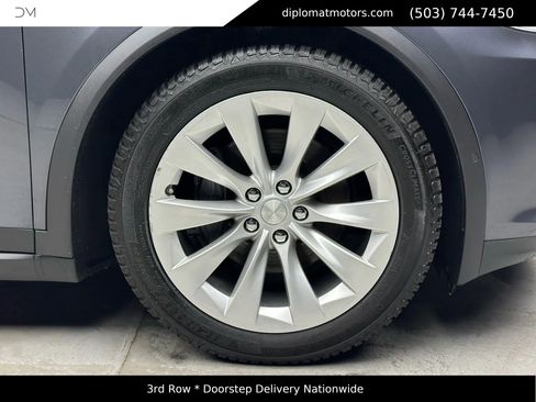 Used 2018 Tesla Model X 75D image 39