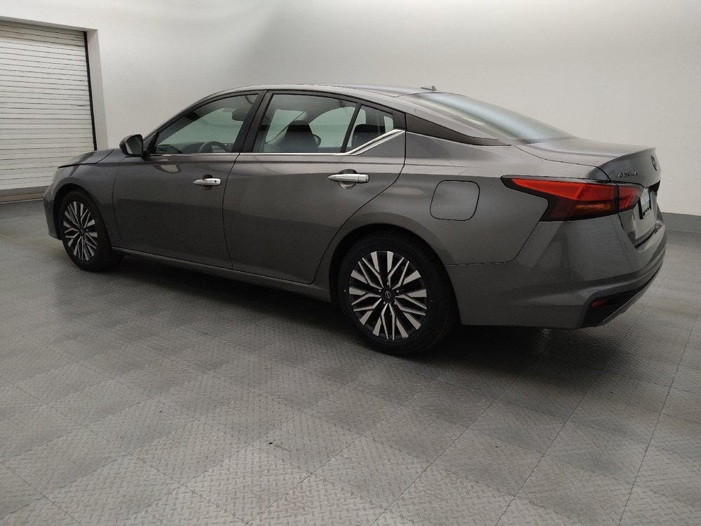 Used 2024 Nissan Altima 2.5 SV FWD image 3