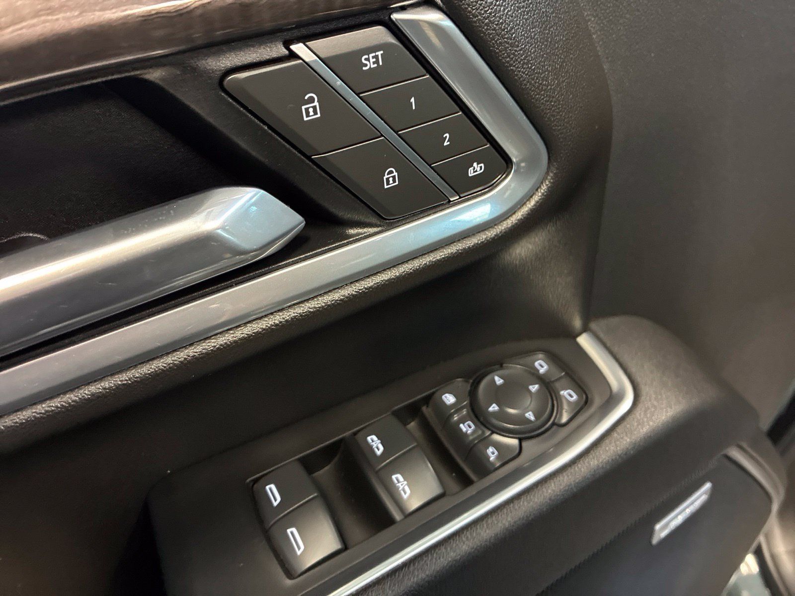 Used 2025 Chevrolet Silverado 3500 LTZ AWD/4WD image 11