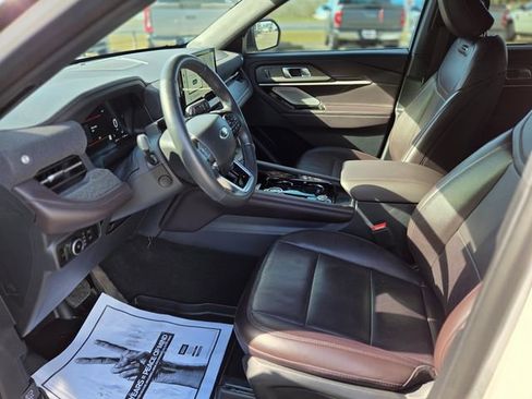 Used 2025 Ford Explorer Platinum image 24