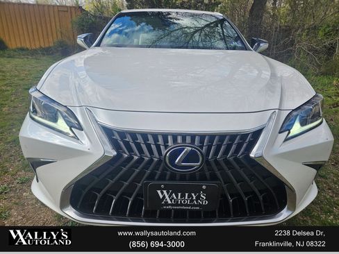 Used 2022 Lexus ES 300h w/ Premium Package image 2