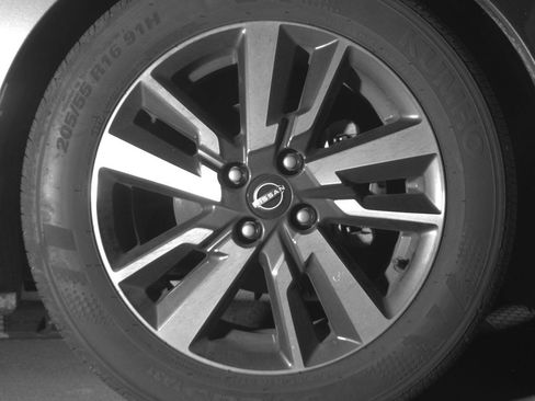 Used 2025 Nissan Versa SV FWD image 13