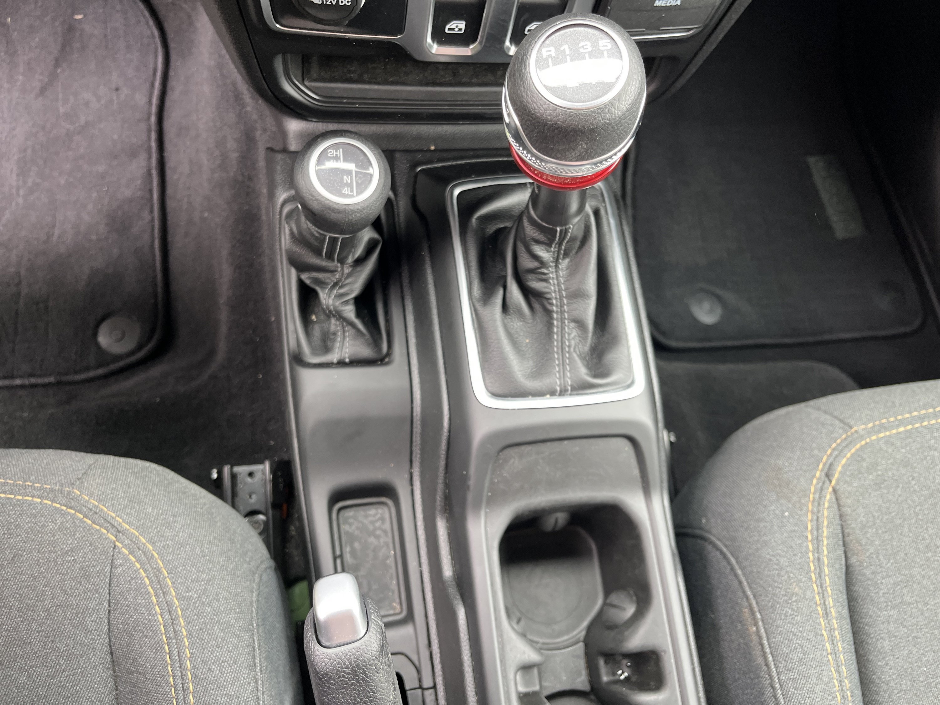 Used 2025 Jeep Wrangler Sport AWD/4WD image 22