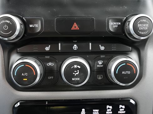 Used 2023 RAM 1500 Big Horn AWD/4WD image 32