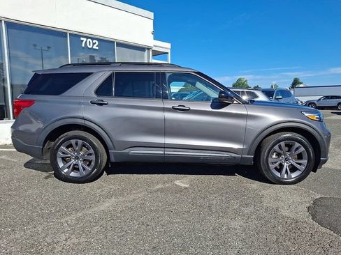 Used 2023 Ford Explorer XLT w/ Equipment Group 202A AWD/4WD image 7
