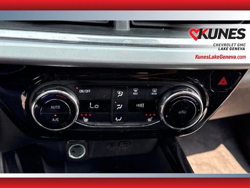 Used 2025 Chevrolet Trax LT w/ LT Convenience Package FWD image 21