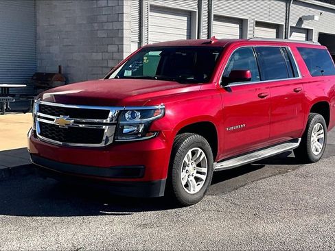 Used 2015 Chevrolet Suburban LT image 2