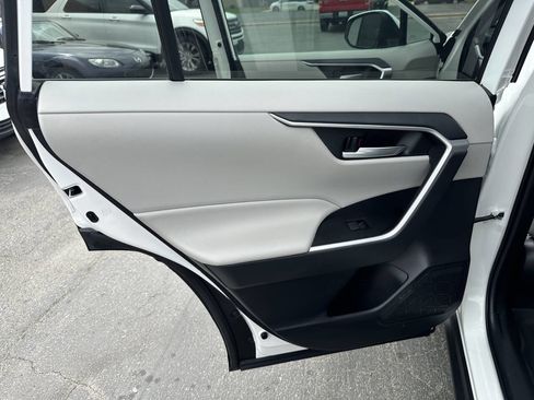 Used 2021 Toyota RAV4 XLE image 12