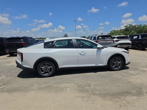 New 2026 Kia K4 FWD image 9