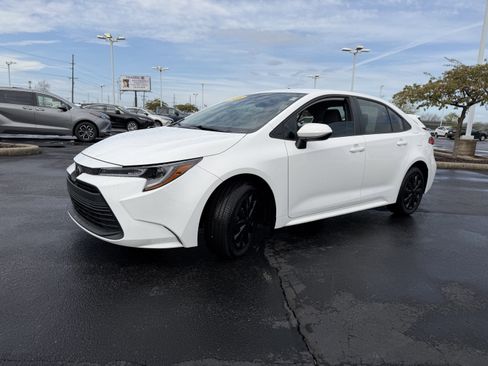 Used 2025 Toyota Corolla LE image 4