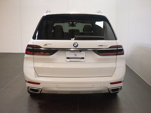 Used 2025 BMW X7 xDrive40i w/ Climate Comfort Package AWD/4WD image 5