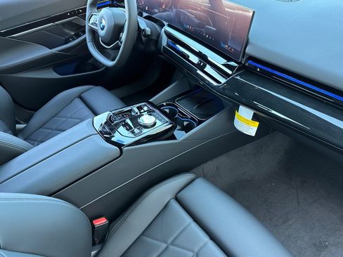 Used 2026 BMW 530i w/ Premium Package RWD image 26