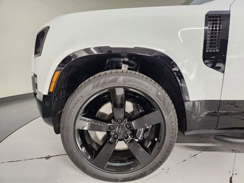 New 2026 Land Rover Defender 90 V8 image 9