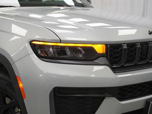 New 2026 Jeep Grand Cherokee Altitude AWD/4WD image 5