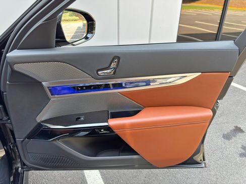 Used 2024 BMW i7 eDrive50 w/ M Sport Package RWD image 45