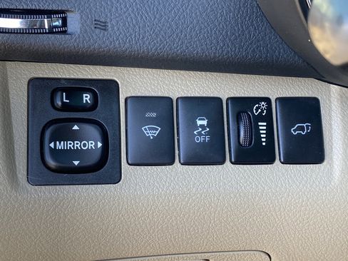 Used 2012 Toyota Highlander SE w/ Tow Pkg image 14