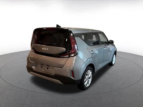Used 2025 Kia Soul LX w/ LX Technology Package FWD image 12
