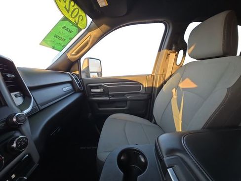 Used 2024 RAM 2500 Big Horn w/ Bed Utility Group image 10