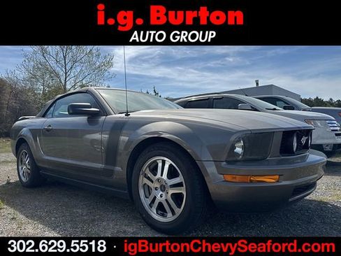 Used 2005 Ford Mustang Convertible image 1