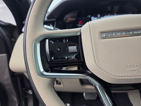 Used 2021 Land Rover Range Rover Velar R-Dynamic S image 19