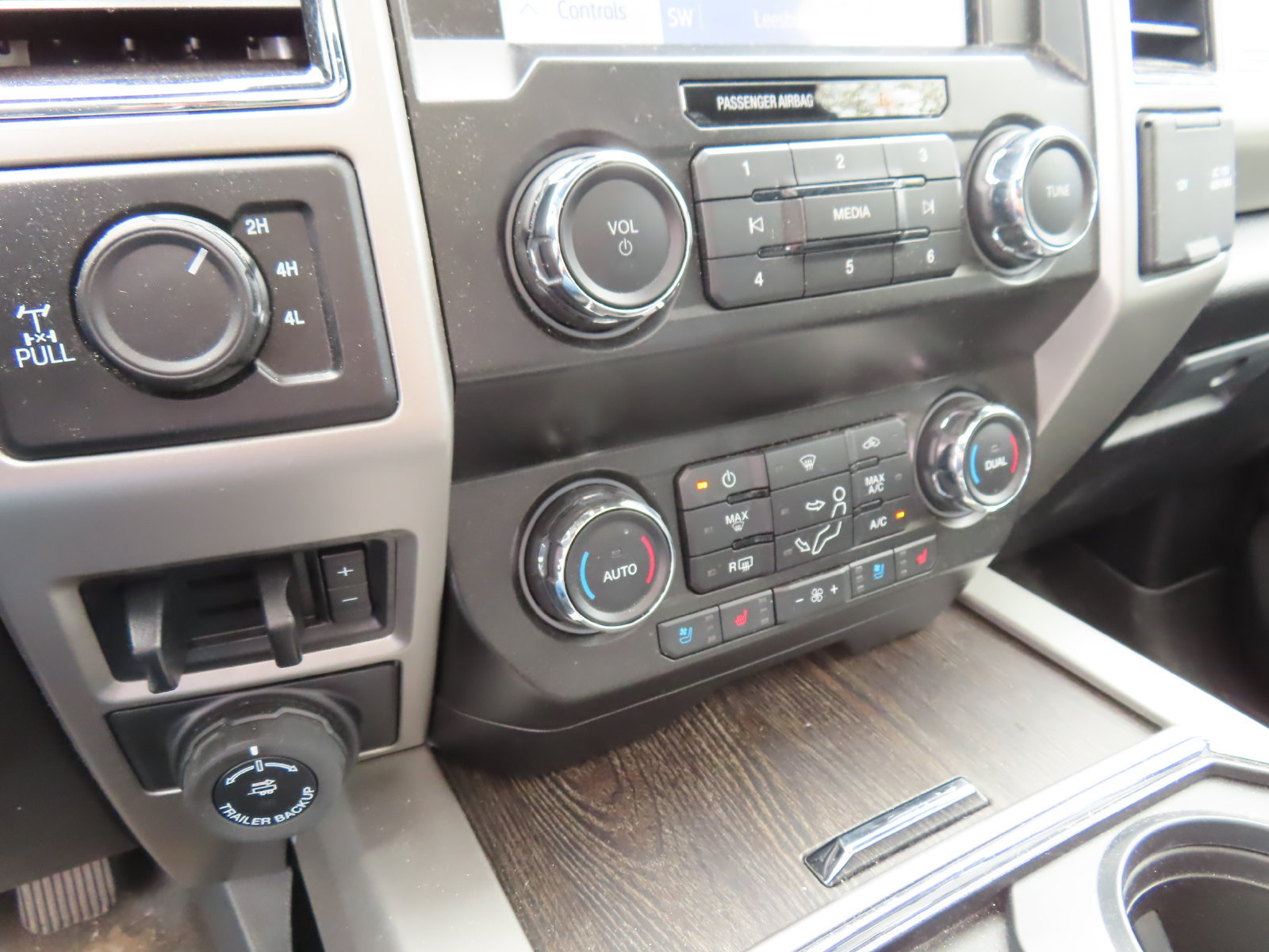 Used 2020 Ford F250 Lariat w/ Lariat Ultimate Package AWD/4WD image 26