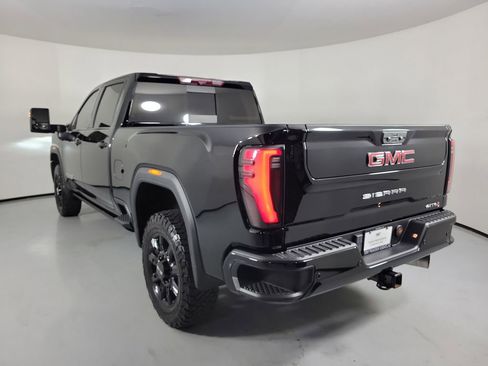 Used 2024 GMC Sierra 2500 AT4 w/ AT4 Premium Plus Package AWD/4WD image 3