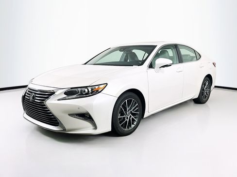 Used 2018 Lexus ES 350 w/ Luxury Package w/Wood Trim FWD image 3