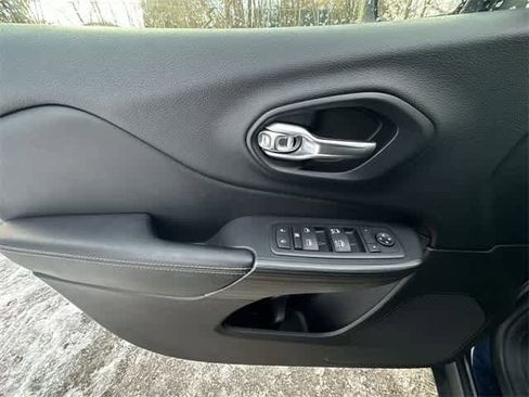 Used 2016 Jeep Cherokee Limited image 17