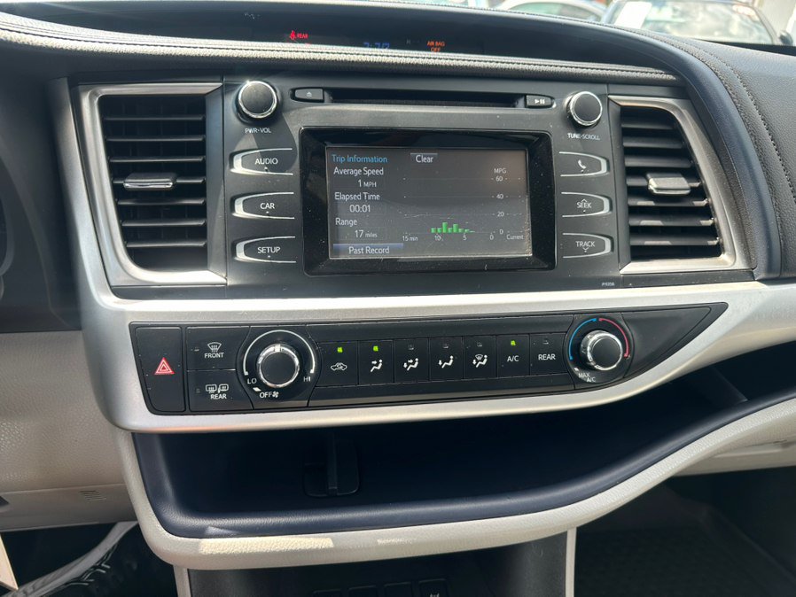 Used 2017 Toyota Highlander LE AWD/4WD image 20